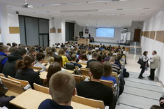 Tłumy studentów podczas seminarium „Symulacja w nauce i przemyśle”